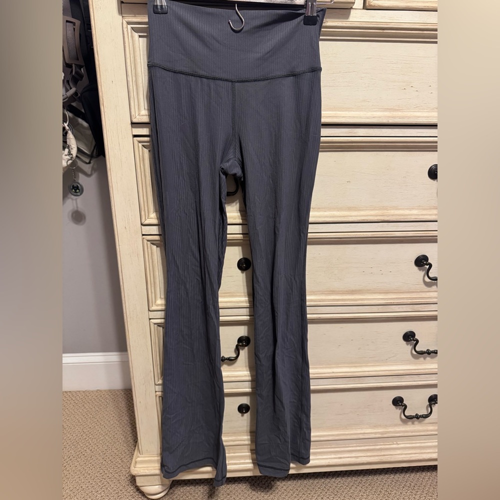 Aritzia/TnAction gray, ribbed flare leggings